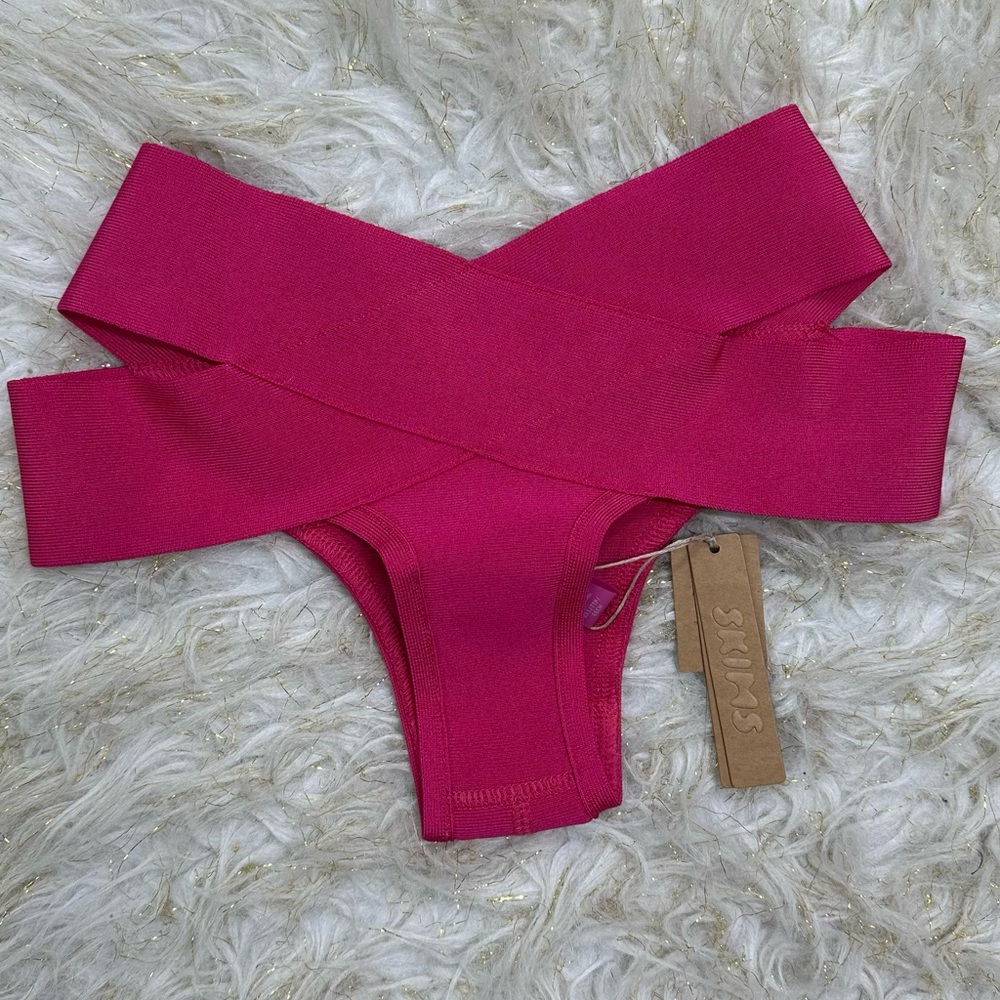 Skims knit straps bikini bottom in Magenta size xxs